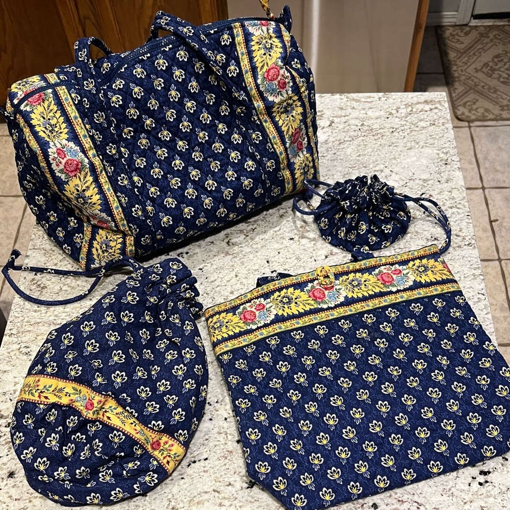 Beautiful Vera Bradley Floral Travel Bag Set - 4 Pieces Blue and Yellow
